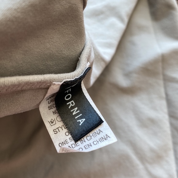 Womens fornia tank top great shape no holes no stains 10/10 - Picture 3 of 3